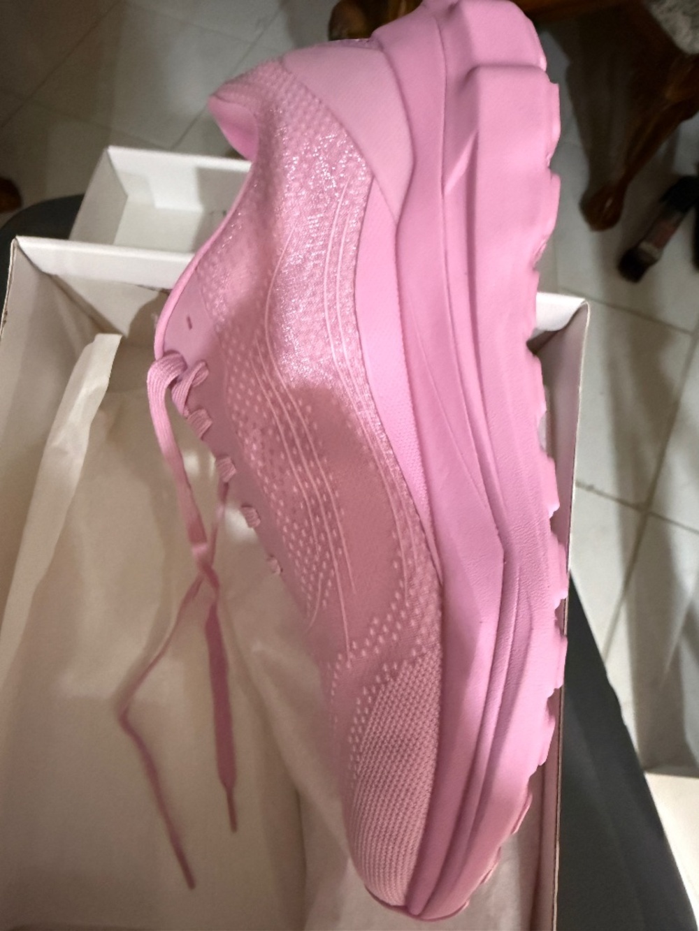 ALO runner tennis shoes